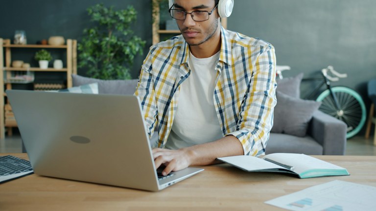 How to Compare Online Courses Before You Pay